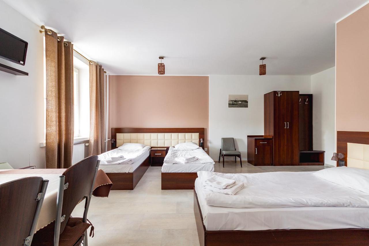 Avion Hotel Świdnik Esterno foto