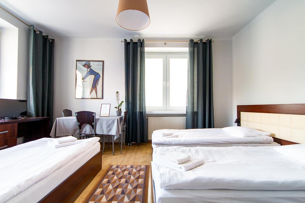 Avion Hotel Świdnik Esterno foto