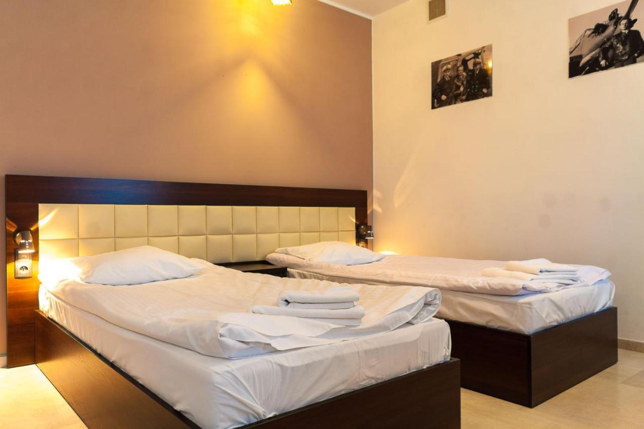 Avion Hotel Świdnik Esterno foto
