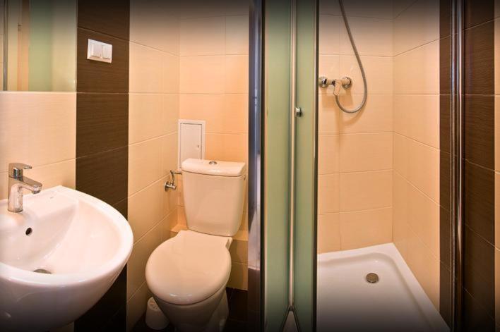 Avion Hotel Świdnik Esterno foto