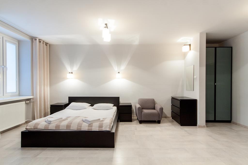 Avion Hotel Świdnik Esterno foto