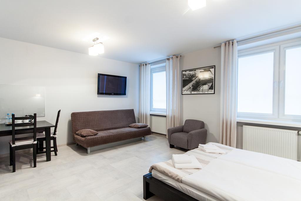 Avion Hotel Świdnik Esterno foto
