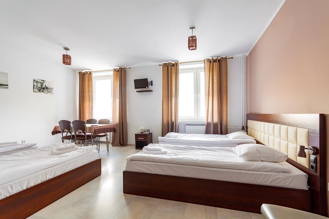 Avion Hotel Świdnik Esterno foto