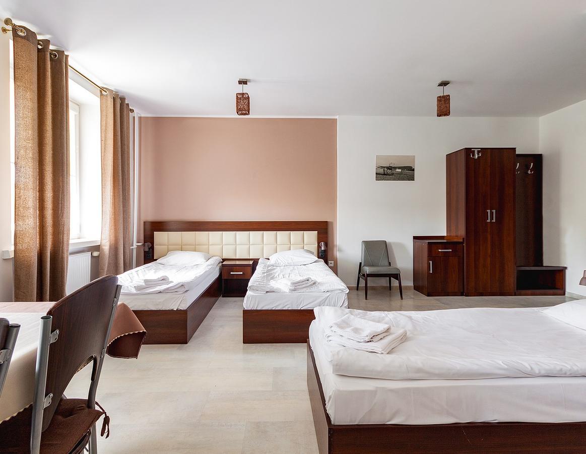 Avion Hotel Świdnik Esterno foto